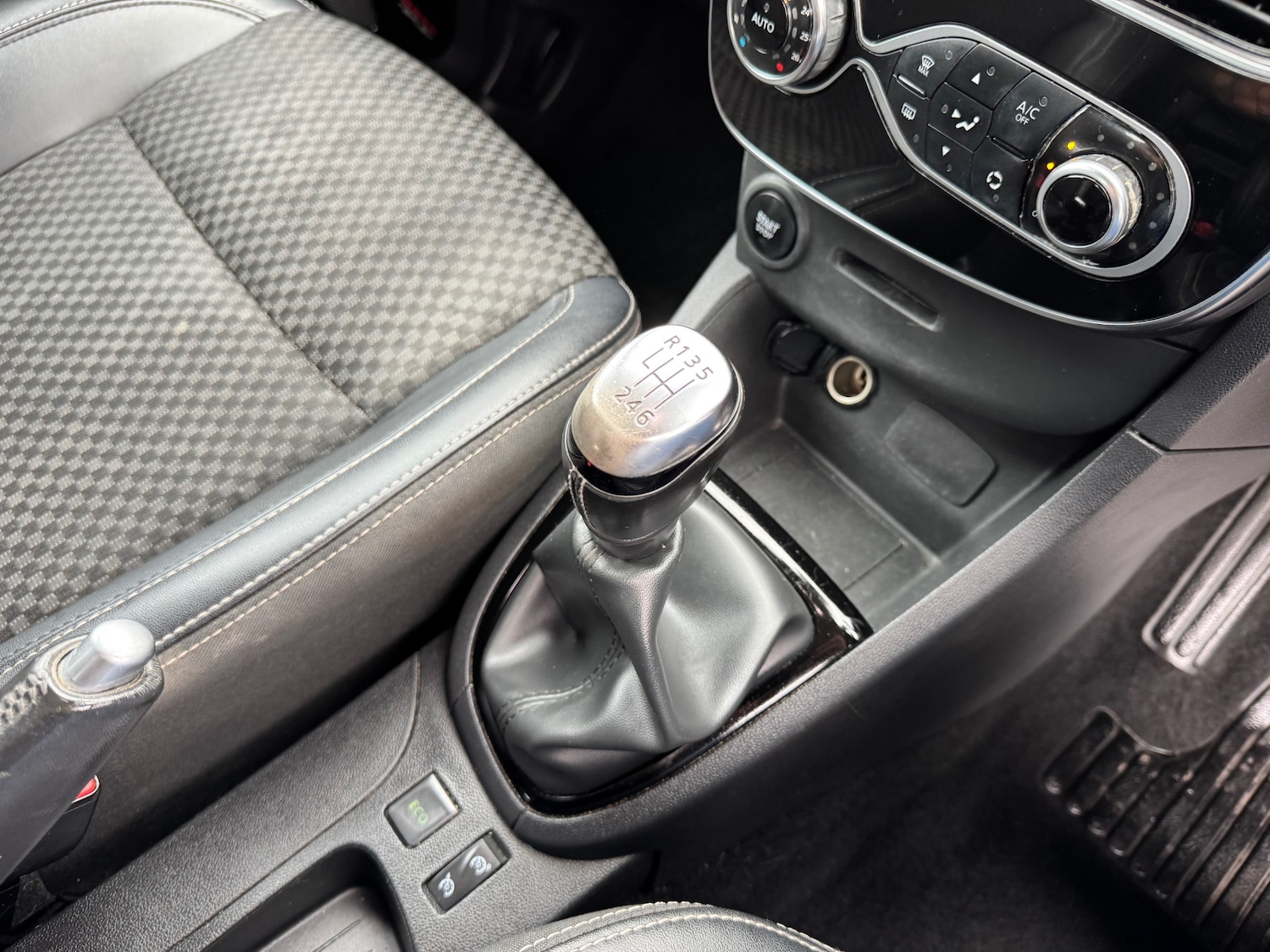 Used Renault Clio 2018 for sale - 77701172: Photo 19