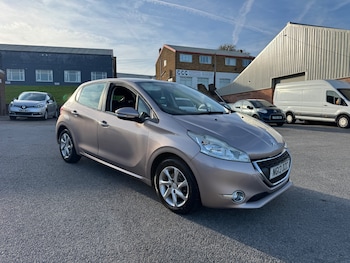 Used Peugeot 208 2013 for sale - 77053734: Photo