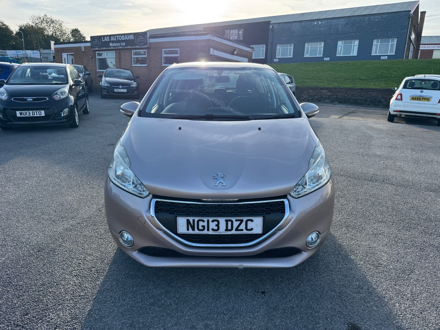 Used Peugeot 208 2013 for sale - 77053734: Photo 3