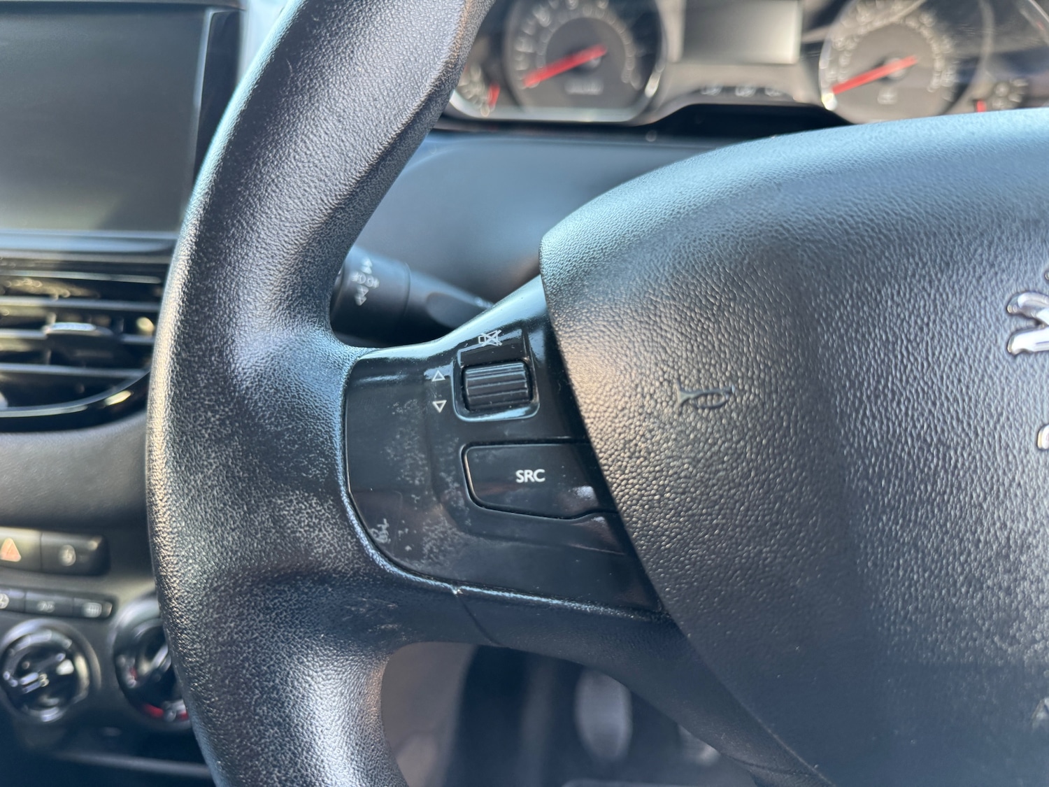 Used Peugeot 208 2013 for sale - 77053734: Photo 36