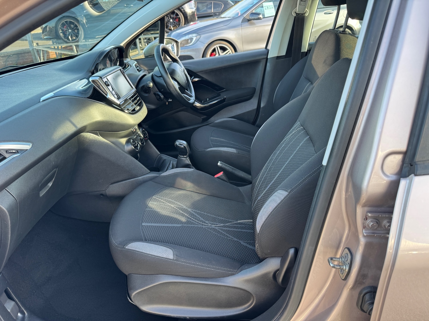 Used Peugeot 208 2013 for sale - 77053734: Photo 42