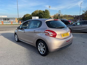 Used Peugeot 208 2013 for sale - 77053734: Photo