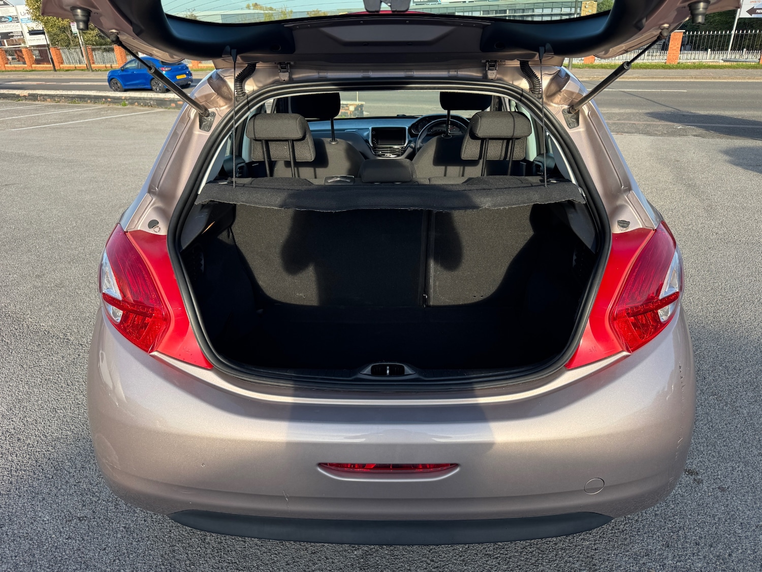 Used Peugeot 208 2013 for sale - 77053734: Photo 6