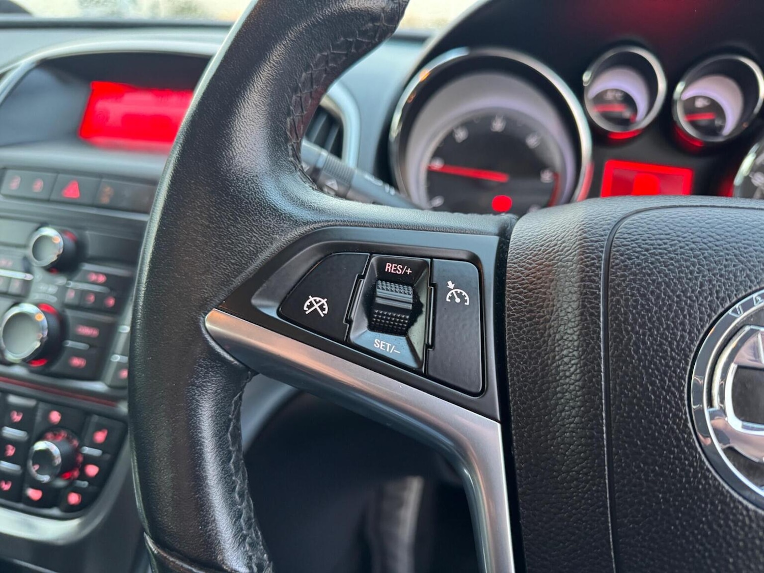 Used Vauxhall Astra 2010 for sale - 76751823: Photo 37