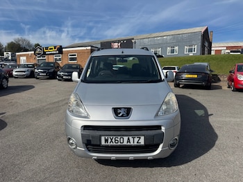 Used Peugeot Partner Tepee 2010 for sale - 77906858: Photo