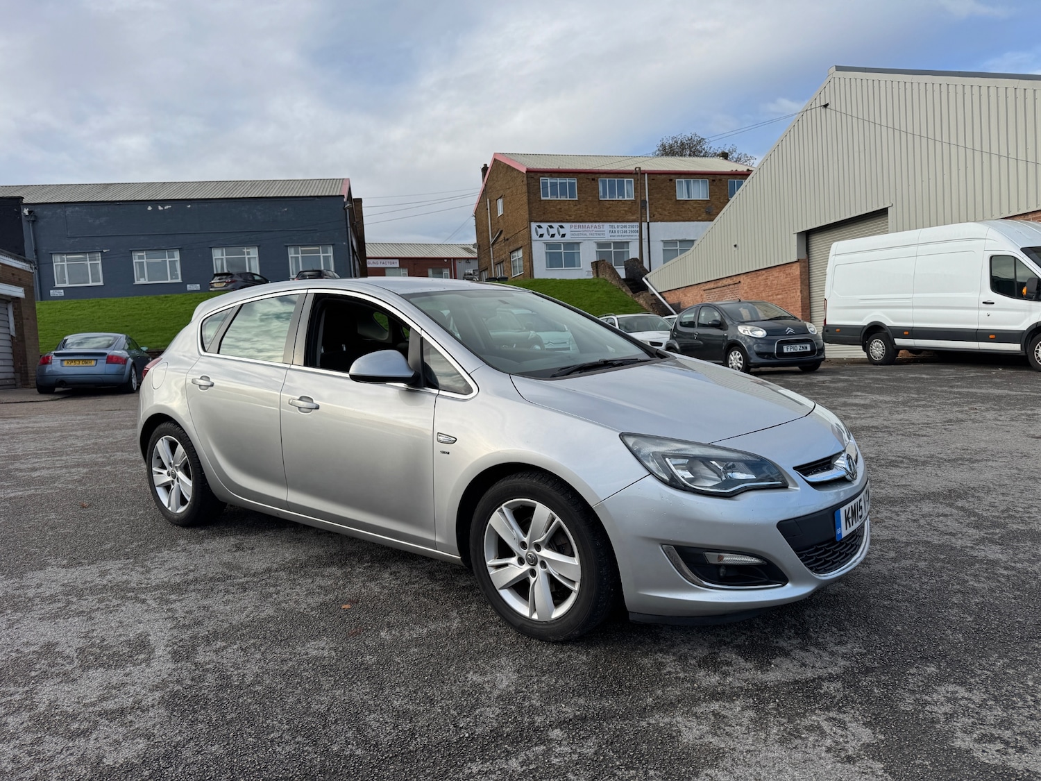 Used Vauxhall Astra 2015 for sale - 77053737: Photo 2