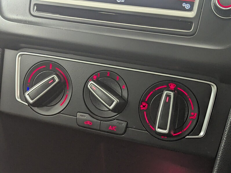 Used Volkswagen Polo 2015 for sale - 77640140: Photo 32