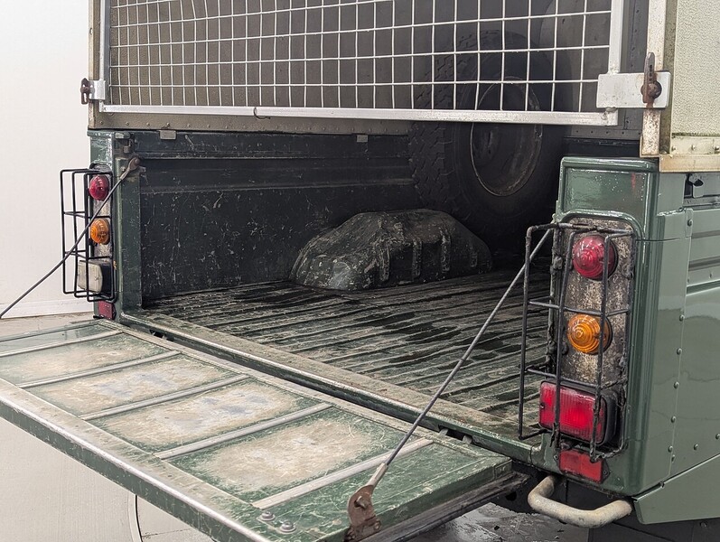 Used Land Rover Defender 110 1995 for sale - 76740825: Photo 13