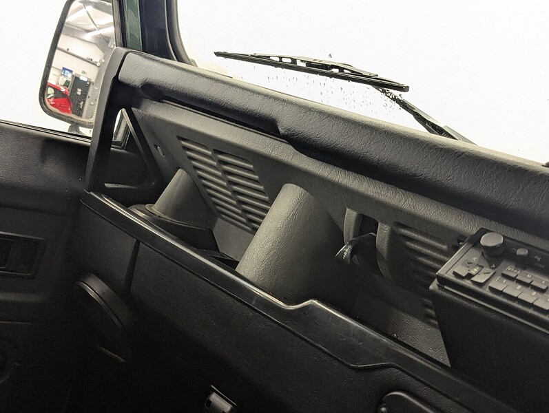 Used Land Rover Defender 110 1995 for sale - 76740825: Photo 31
