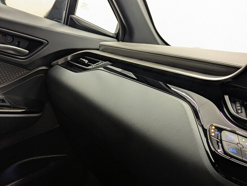 Used Toyota C-HR 2021 for sale - 76559514: Photo 45