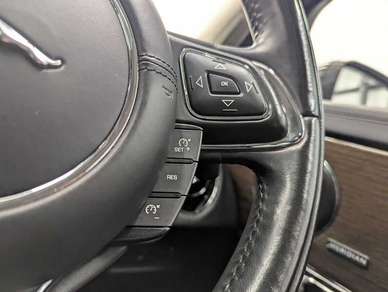Used Jaguar XJ 2016 for sale - 77617857: Photo 25