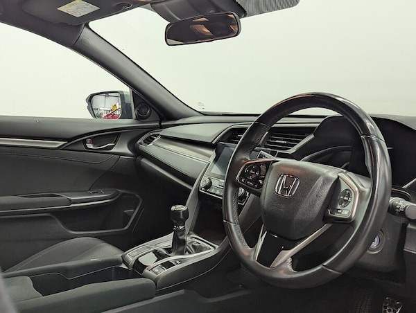 Used Honda Civic 2018 for sale - 76027070: Photo 24