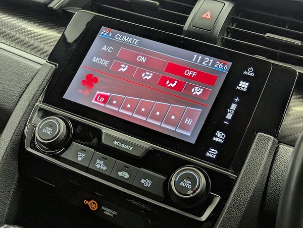 Used Honda Civic 2018 for sale - 76027070: Photo 39