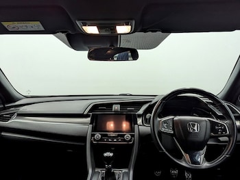 Used Honda Civic 2018 for sale - 76027070: Photo 3