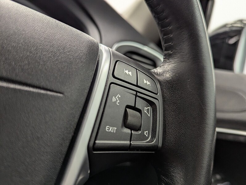 Used Volvo V40 2017 for sale - 77663395: Photo 28