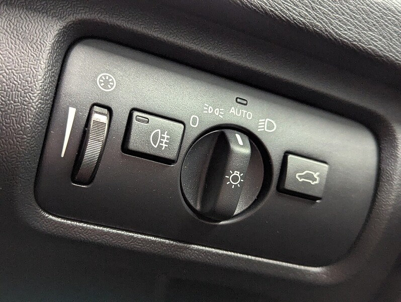 Used Volvo V40 2017 for sale - 77663395: Photo 31