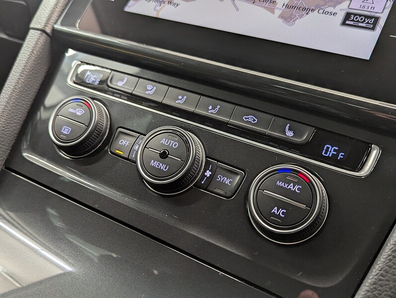 Used Volkswagen Golf 2020 for sale - 76430525: Photo 32