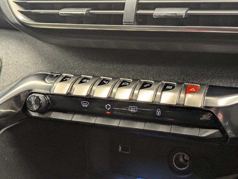 Used Peugeot 3008 2017 for sale - 77118232: Photo 35