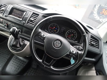 Used Volkswagen Transporter 2018 for sale - 77997794: Photo