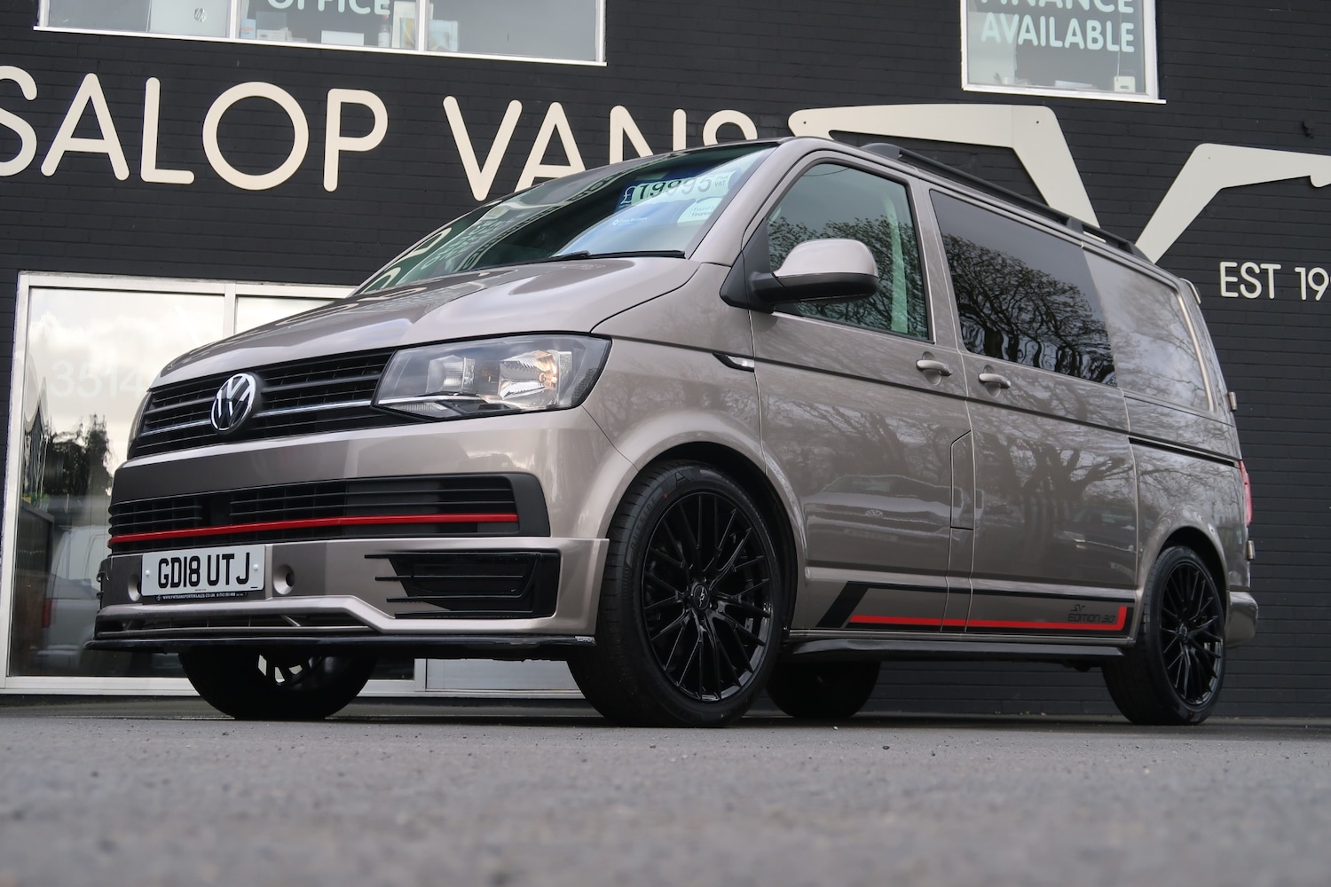 Used Volkswagen Transporter 2018 for sale - 78042307: Photo 2