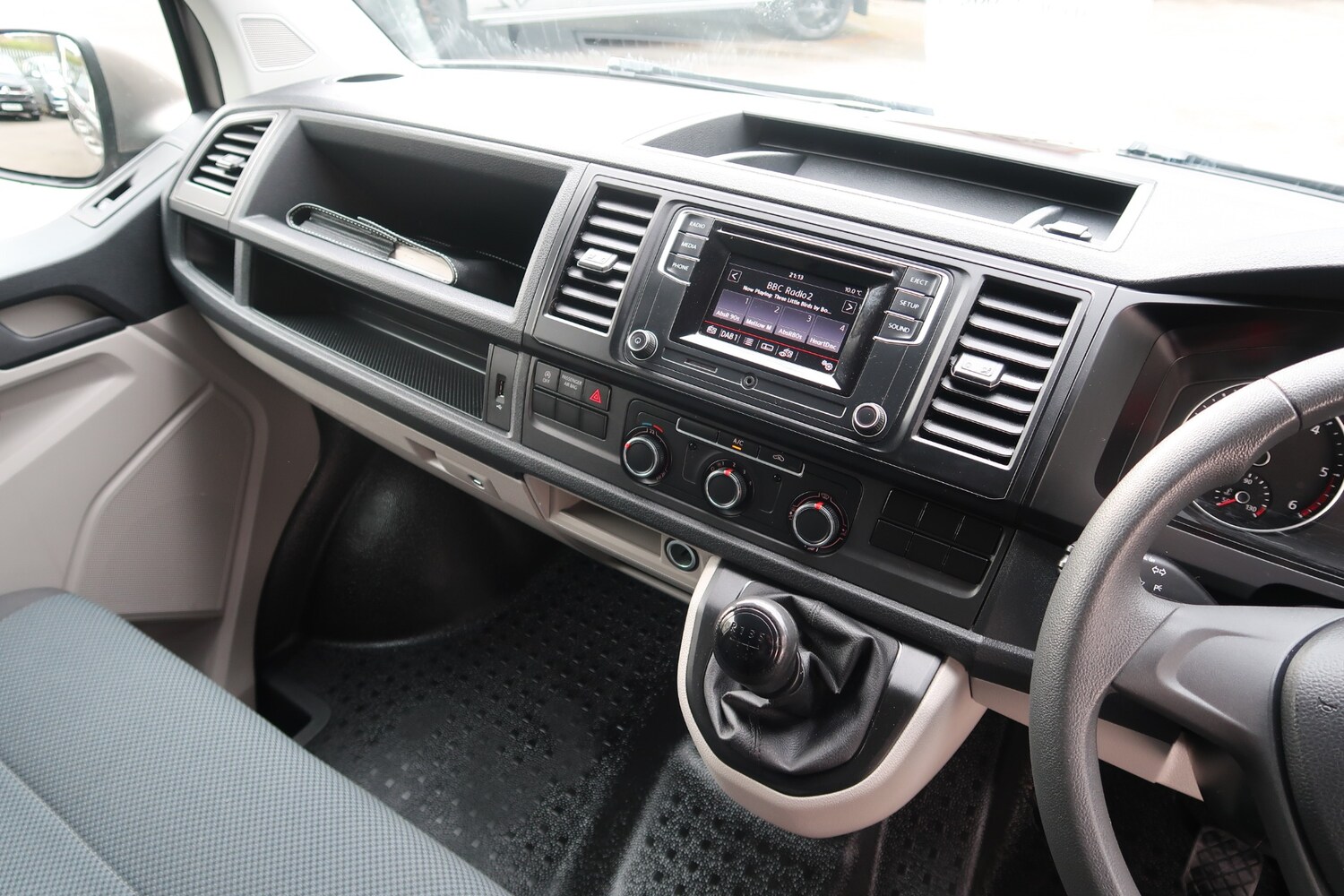 Used Volkswagen Transporter 2018 for sale - 78042307: Photo 4