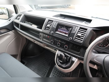 Used Volkswagen Transporter 2018 for sale - 78042307: Photo