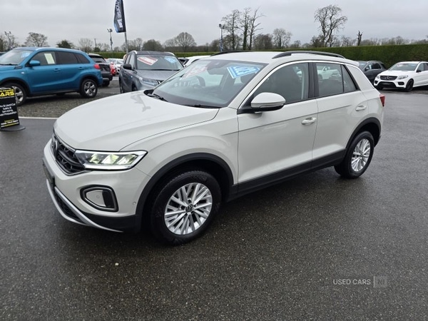 Used Volkswagen T-Roc 2023 for sale - 77538845: Photo 2