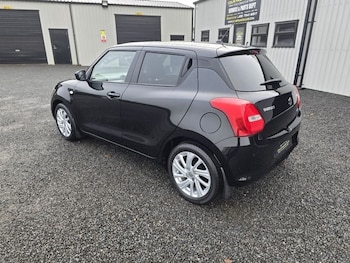 Used Suzuki Swift 2021 for sale - 76667799: Photo