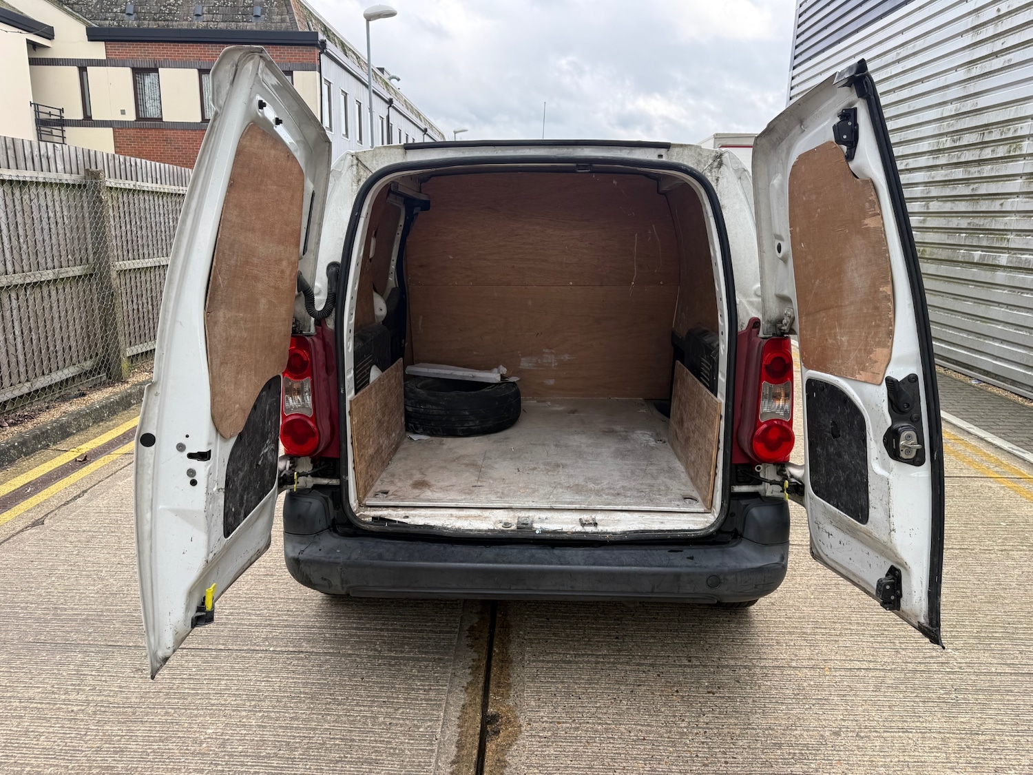 Used Peugeot Partner 2011 for sale - 77491009: Photo 8