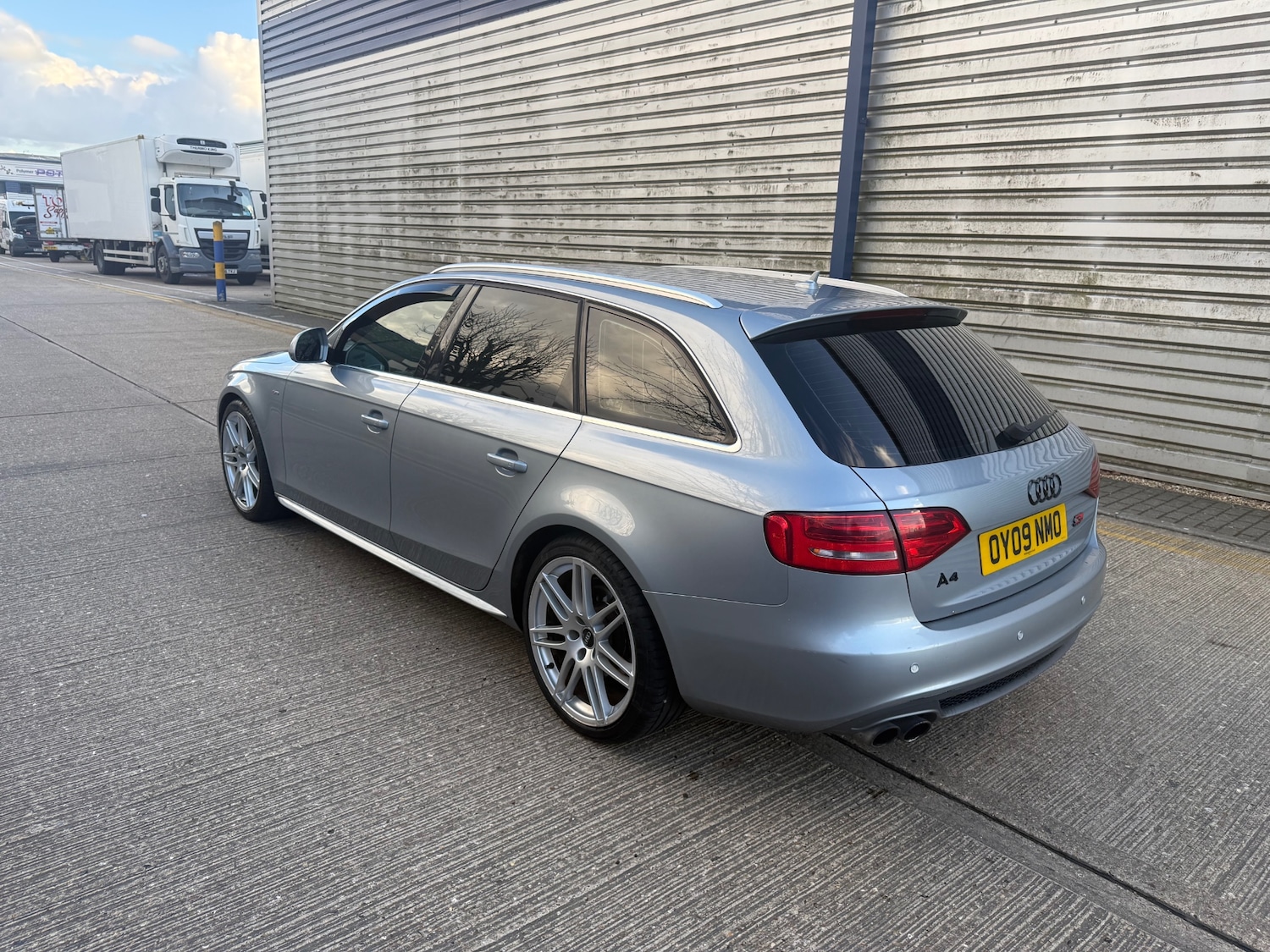 Used Audi A4 2009 for sale - 77830086: Photo 4