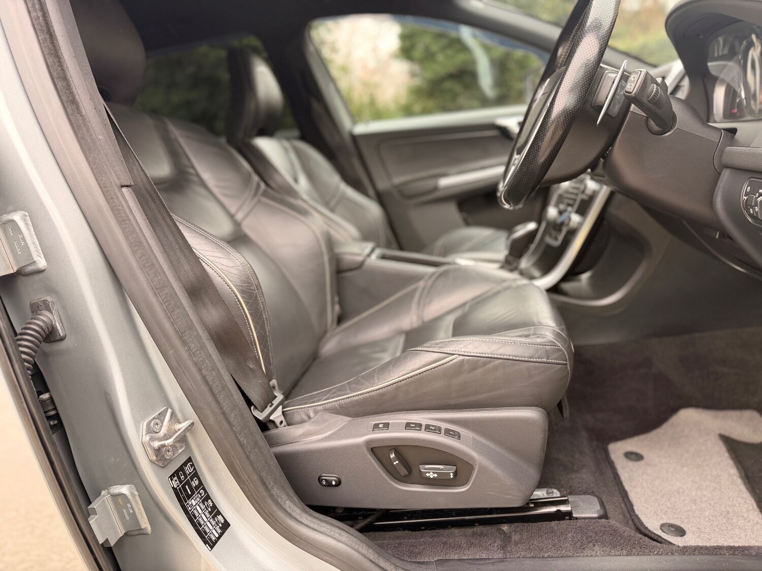 Used Volvo XC60 2014 for sale - 77840050: Photo 17