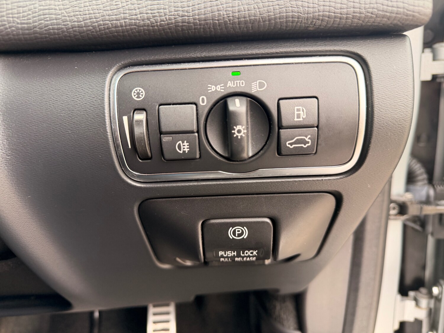 Used Volvo XC60 2014 for sale - 77840050: Photo 25