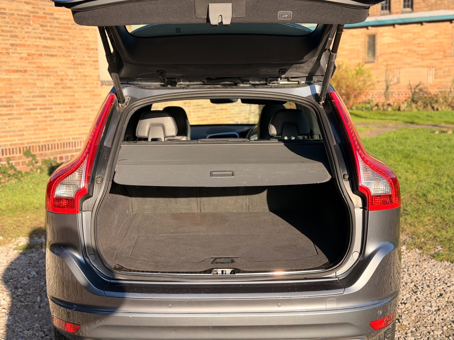 Used Volvo XC60 2017 for sale - 77053017: Photo 10