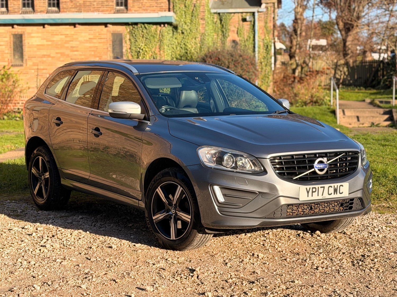 Used Volvo XC60 2017 for sale - 77053017: Photo 2