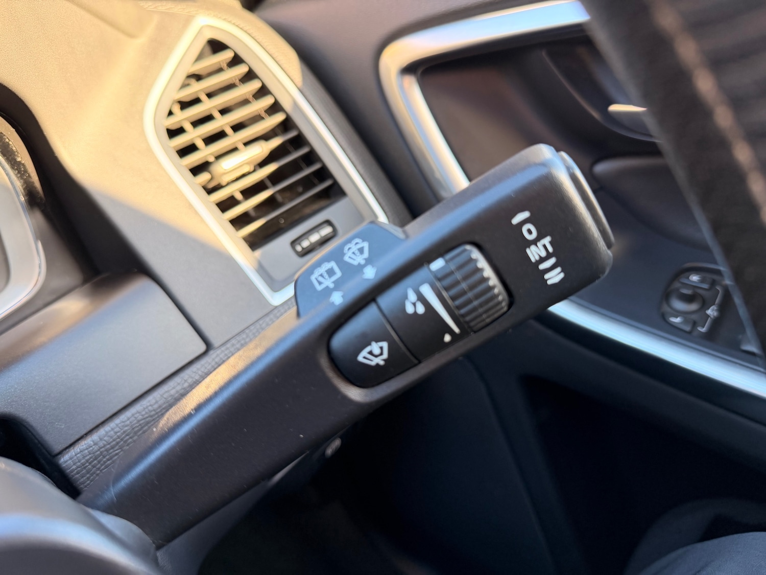 Used Volvo XC60 2017 for sale - 77053017: Photo 27