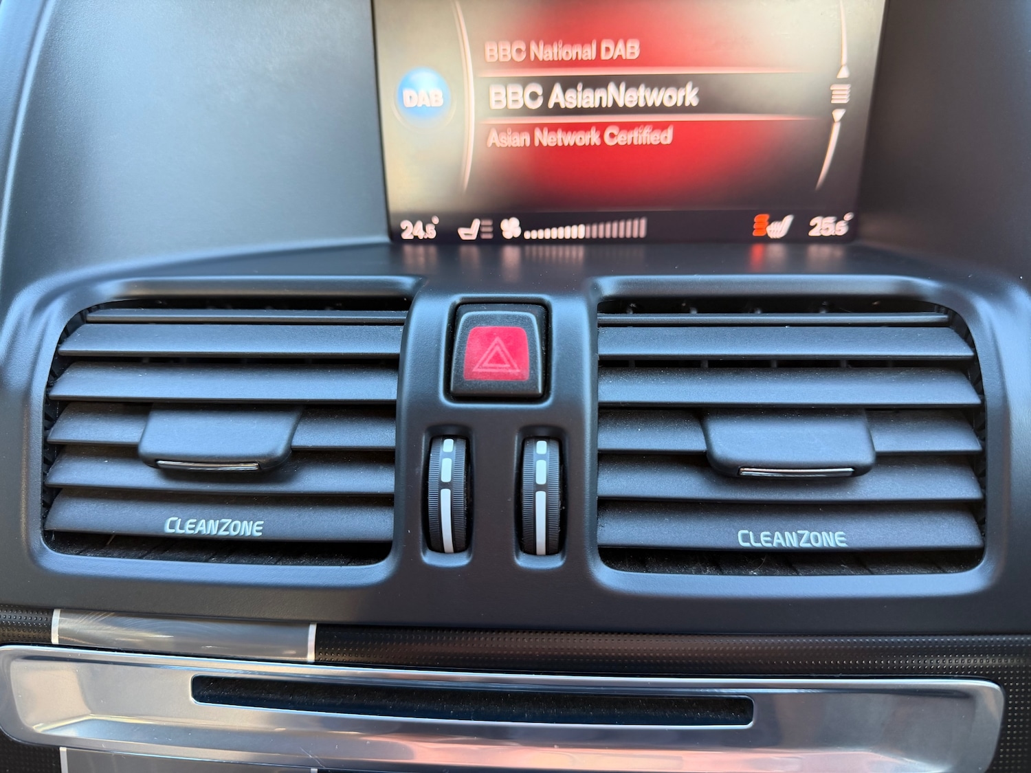 Used Volvo XC60 2017 for sale - 77053017: Photo 28