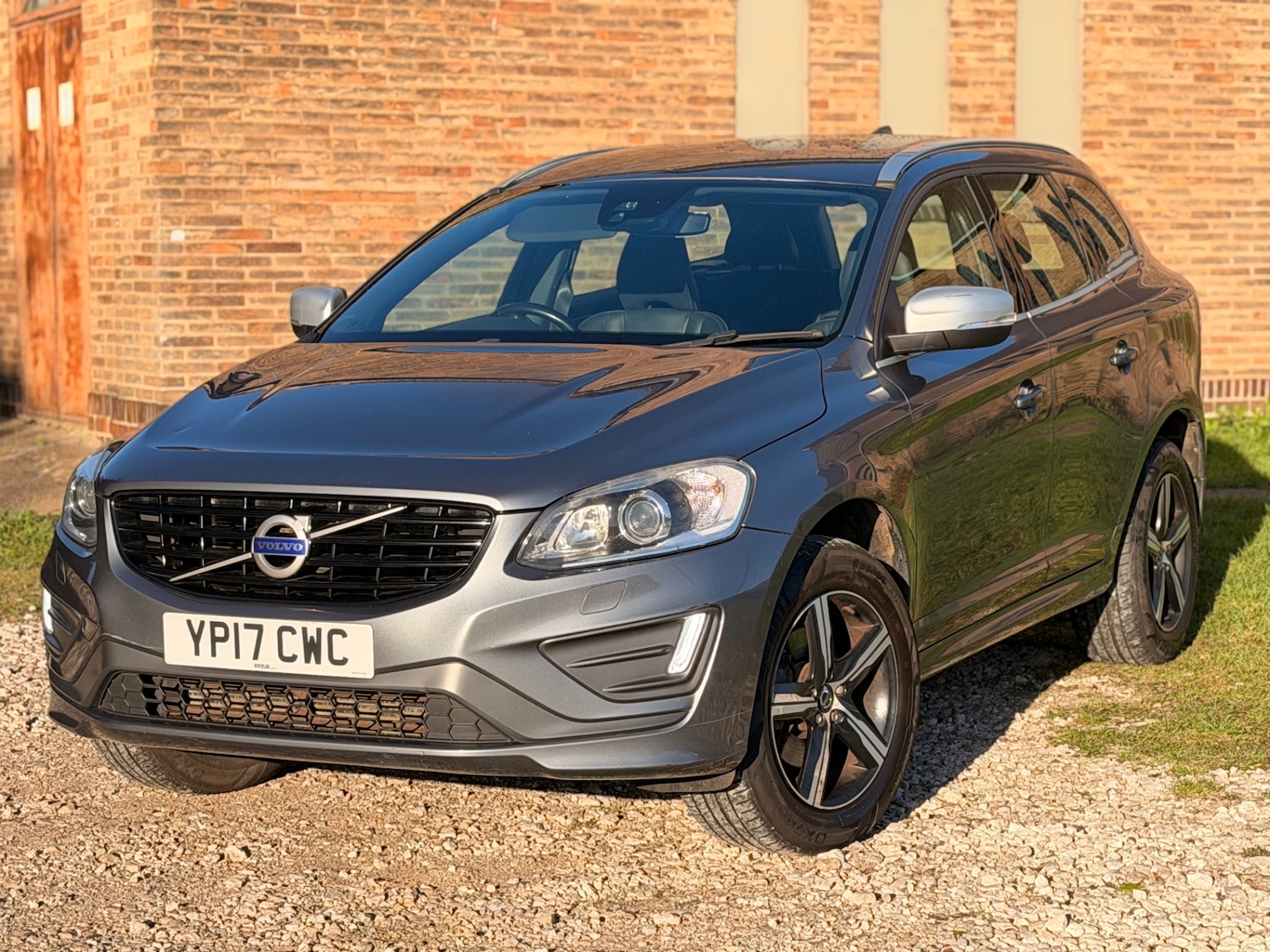 Used Volvo XC60 2017 for sale - 77053017: Photo 3