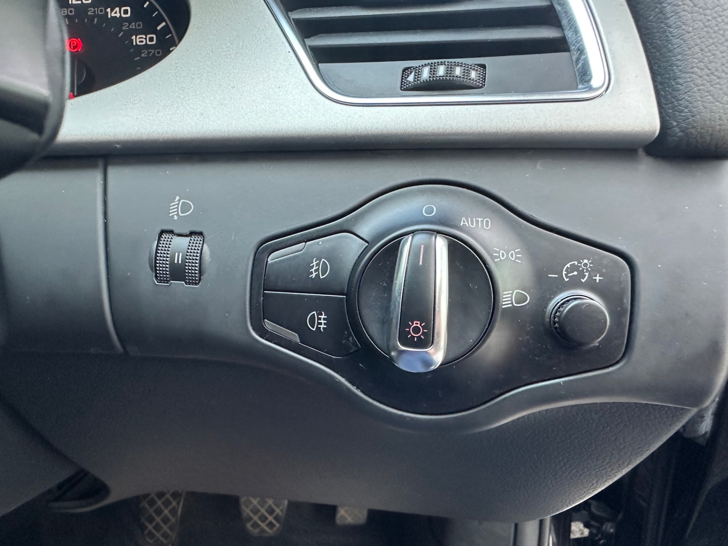 Used Audi A4 2009 for sale - 76129261: Photo 16