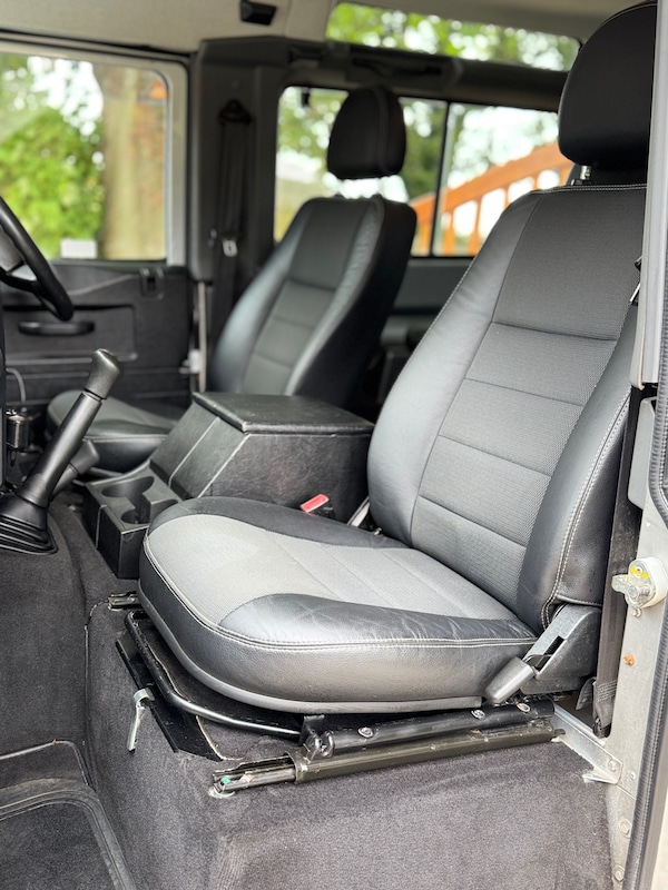 Used Land Rover Defender 2011 for sale - 75675419: Photo 6