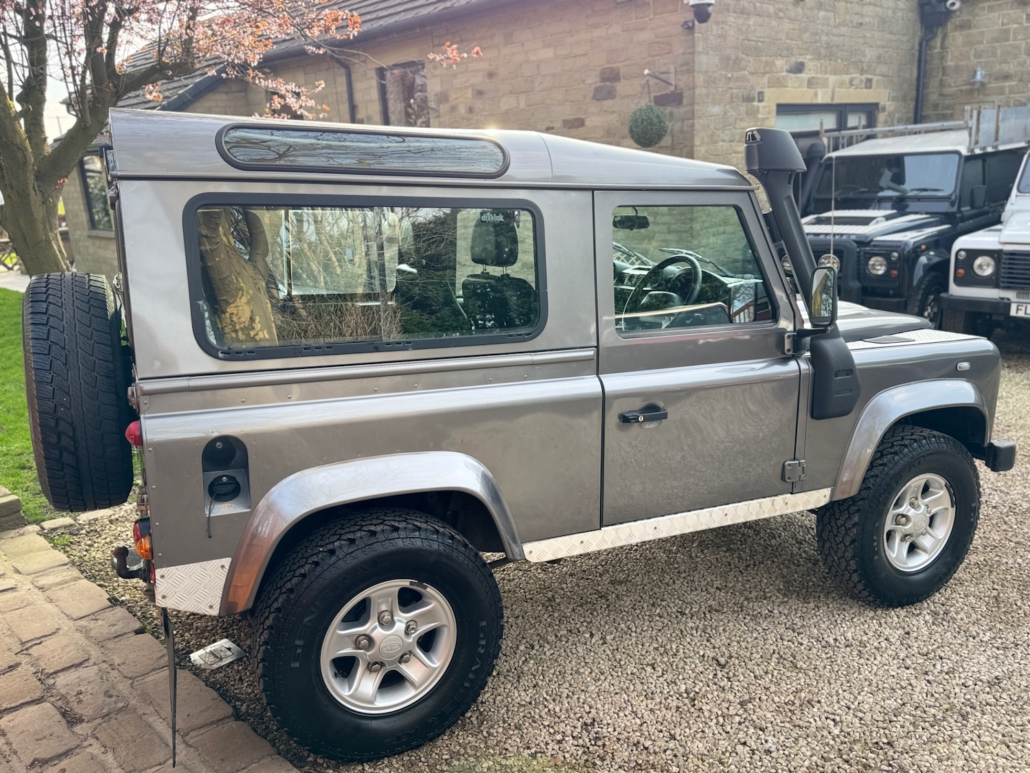 Used Land Rover Defender 2010 for sale - 78003920: Photo 15