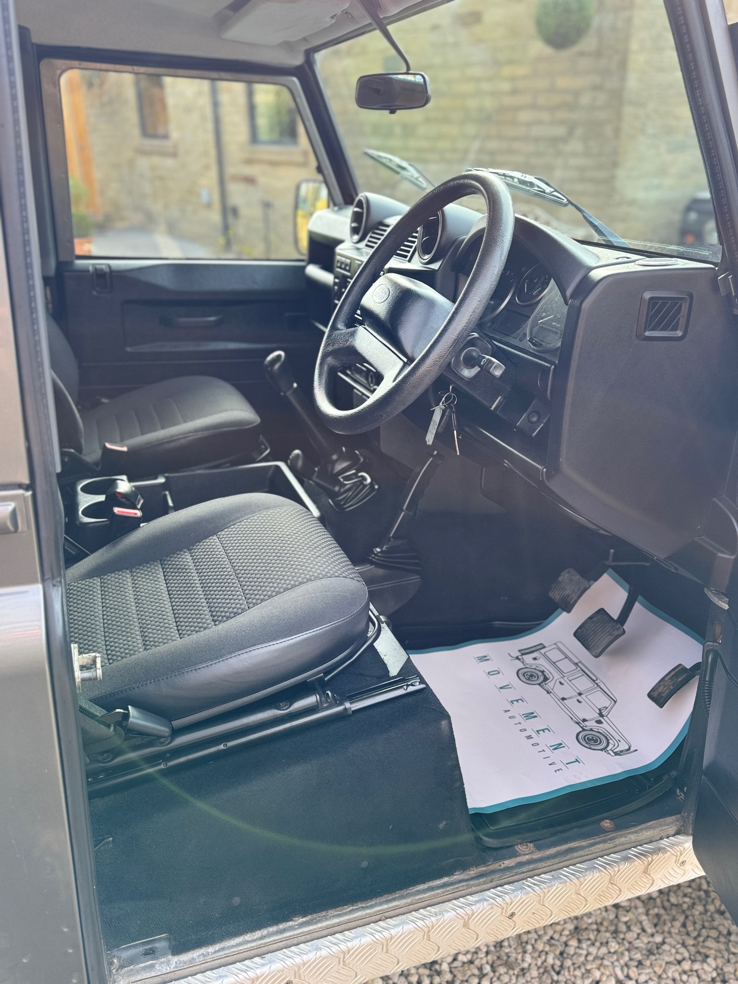 Used Land Rover Defender 2010 for sale - 78003920: Photo 18