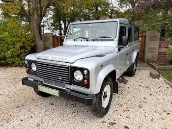 Land Rover - Defender