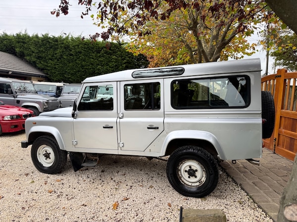 Used Land Rover Defender 2009 for sale - 76316071: Photo 4