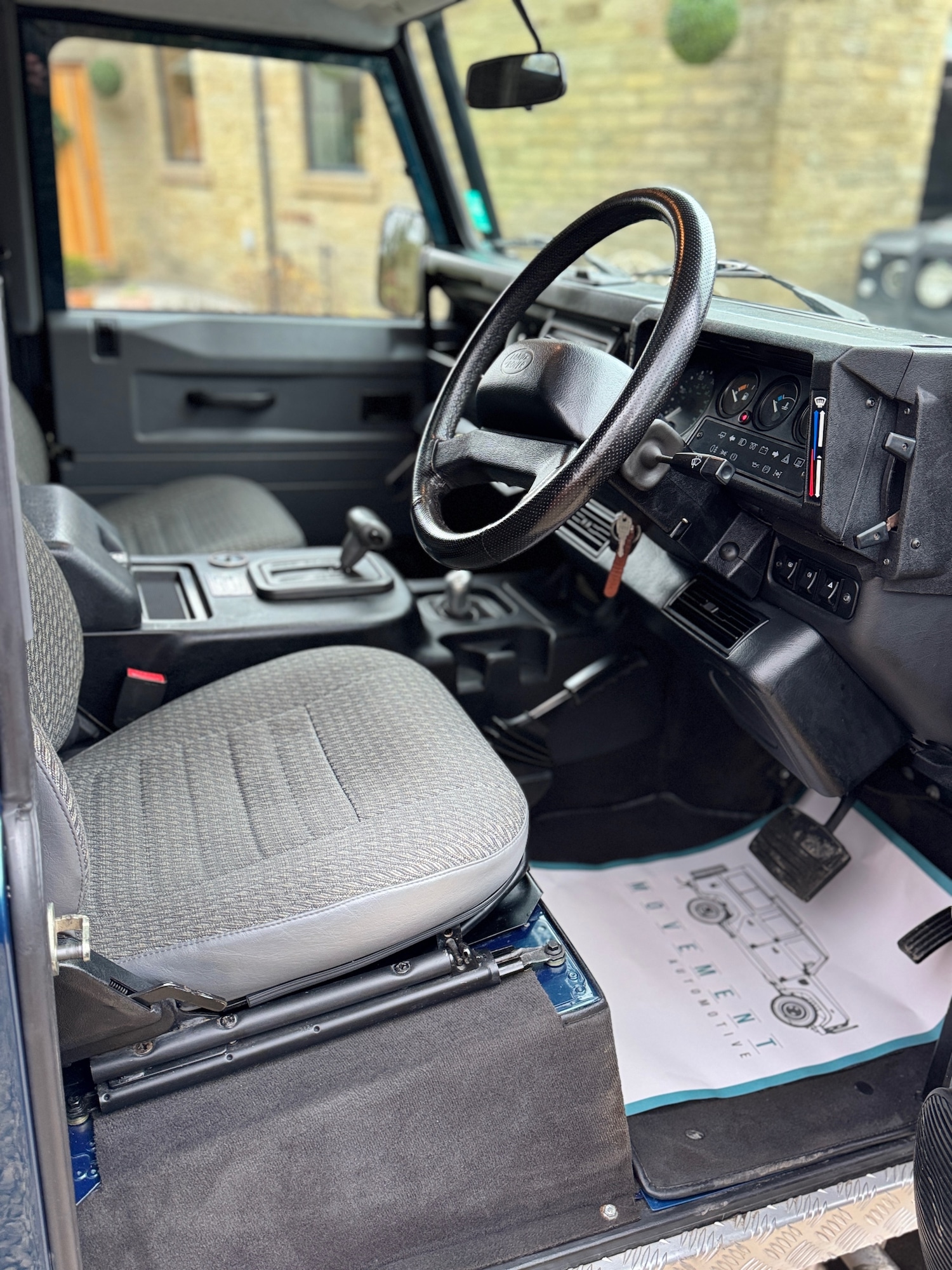 Used Land Rover Defender 90 1998 for sale - 77036491: Photo 23