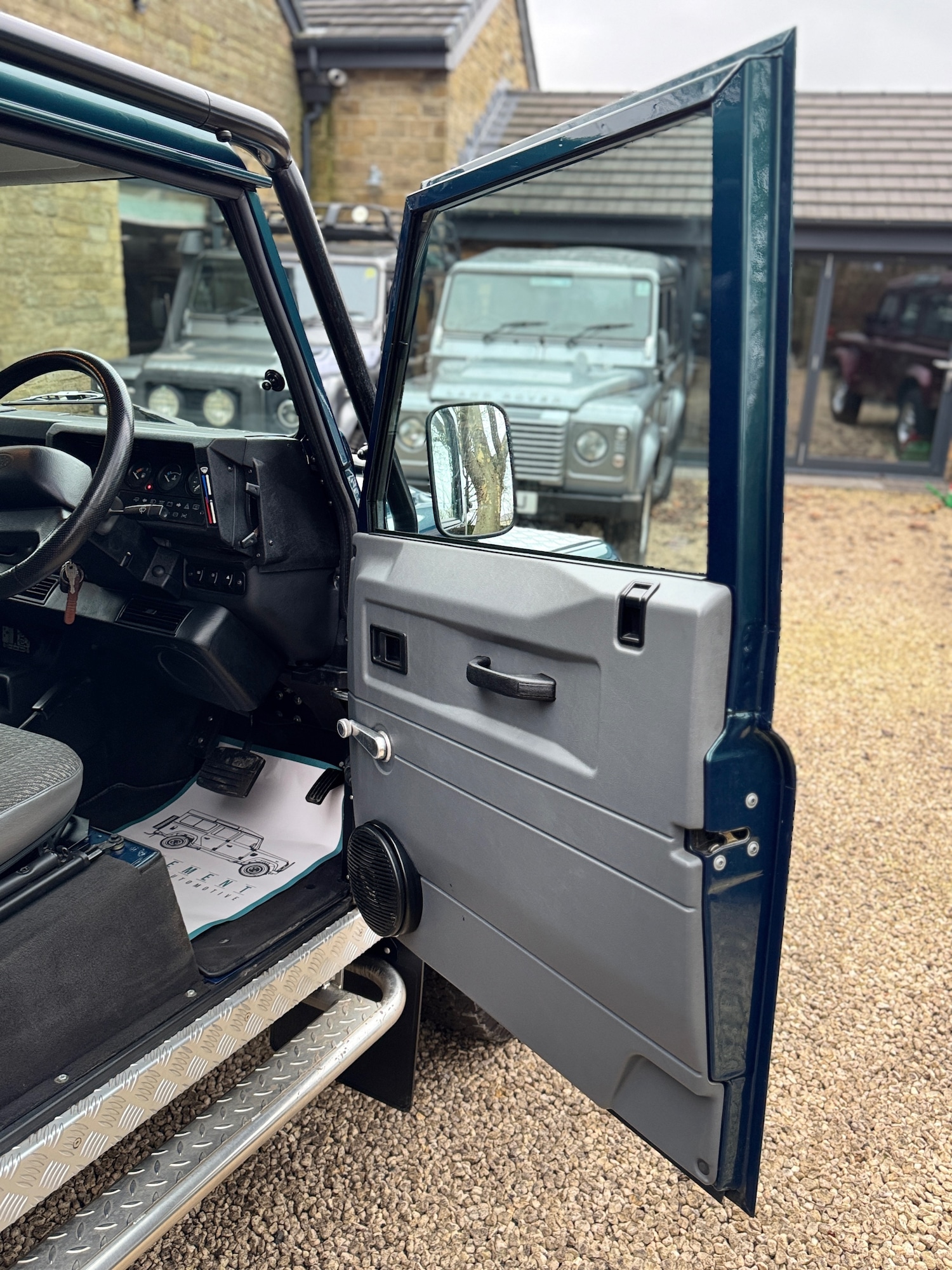 Used Land Rover Defender 90 1998 for sale - 77036491: Photo 30