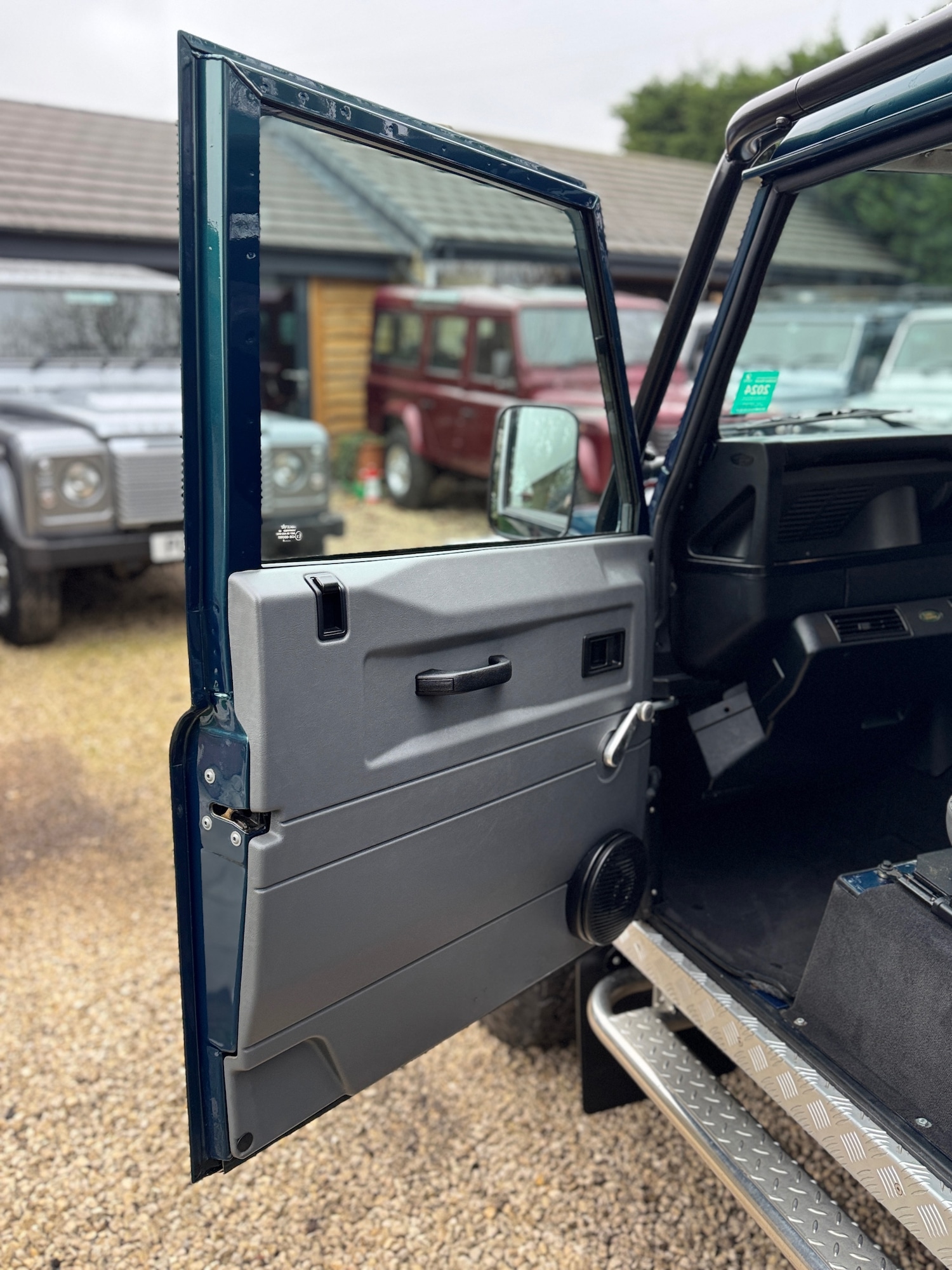 Used Land Rover Defender 90 1998 for sale - 77036491: Photo 31