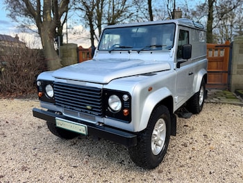 Land Rover - Defender