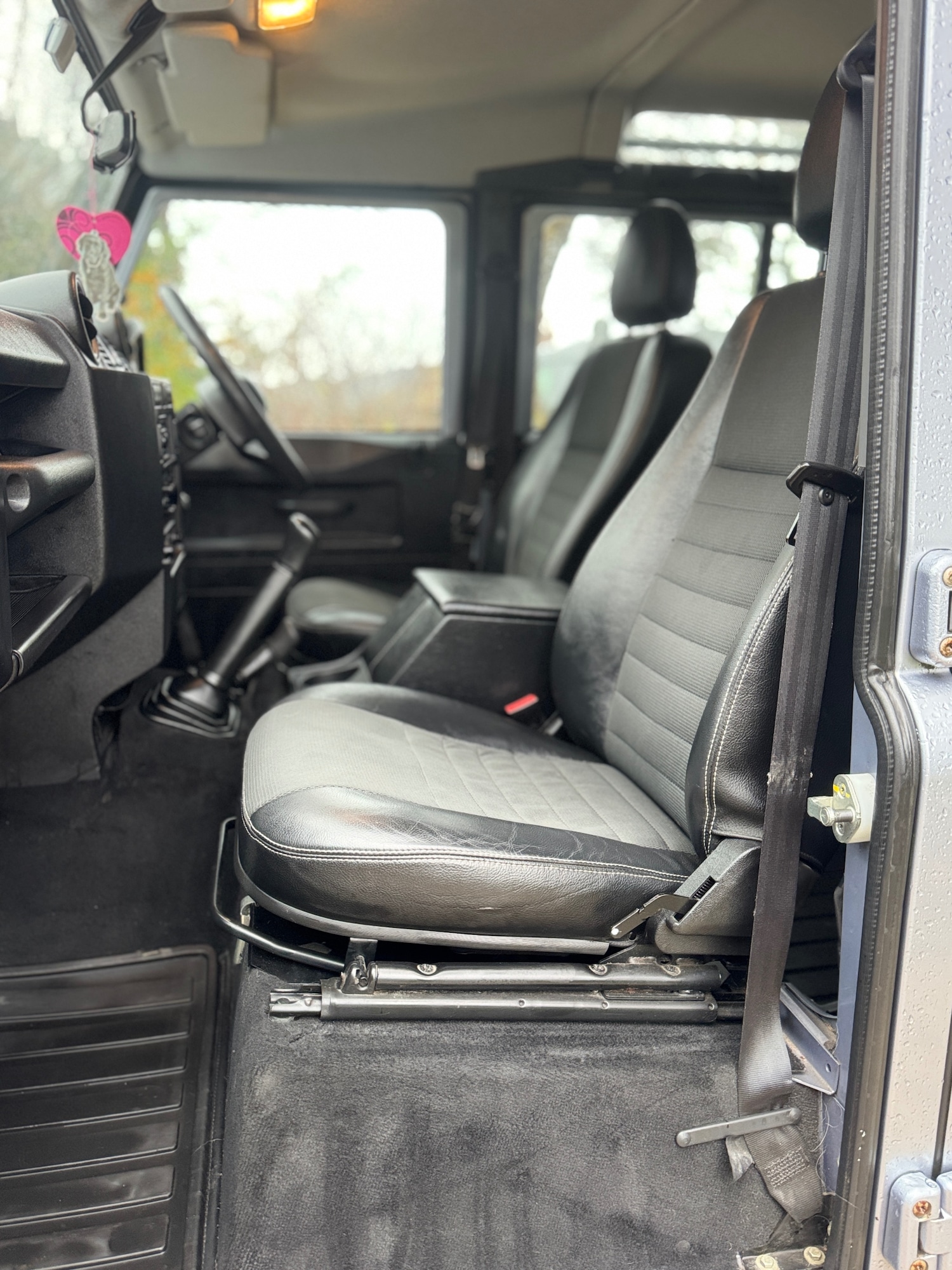 Used Land Rover Defender 2010 for sale - 76648992: Photo 5