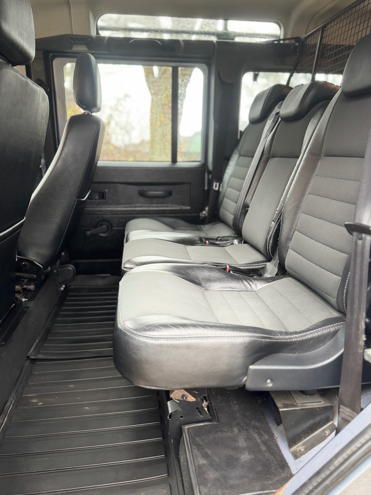 Used Land Rover Defender 2010 for sale - 76648992: Photo 6