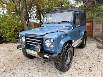 Land Rover - Defender